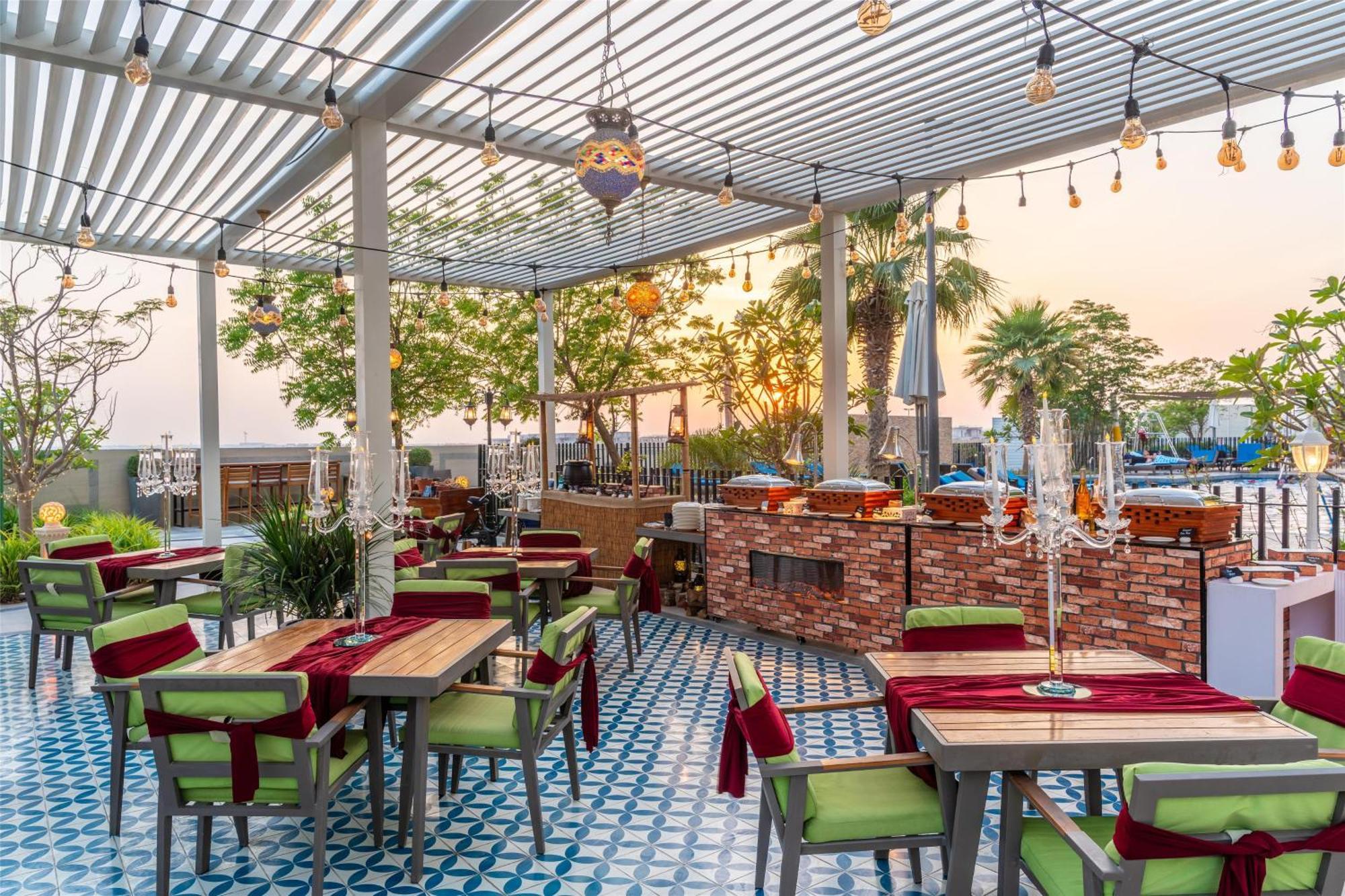 Radisson Dubai Damac Hills酒店 外观 照片